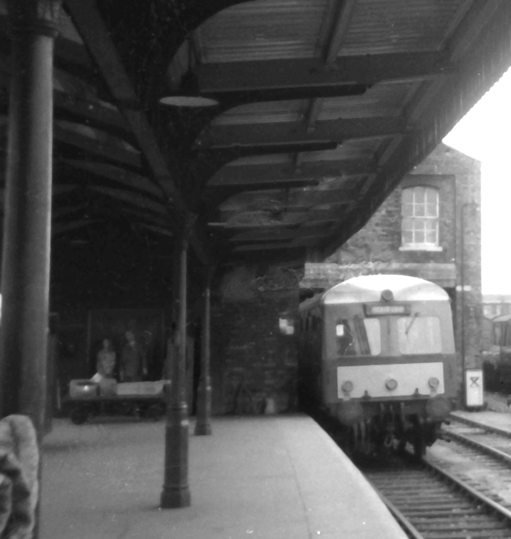 Class120 dmu at Worcester Shrub Hill