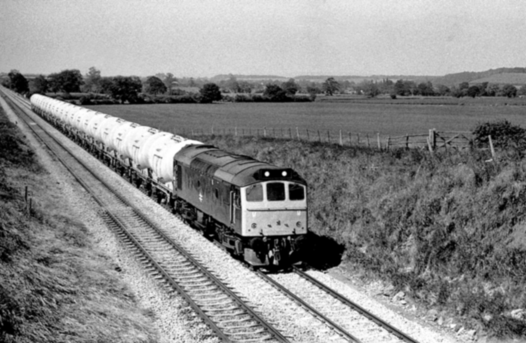 Class 25 No.25097 at Bredicot