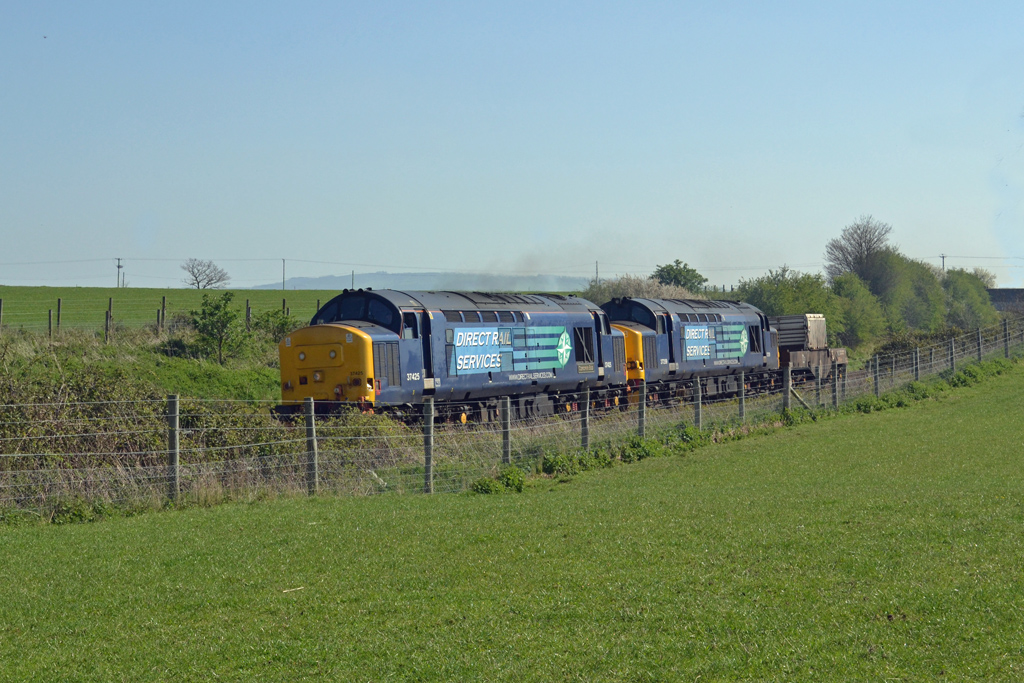 Nos.37425 & 37259 at Abbotswood