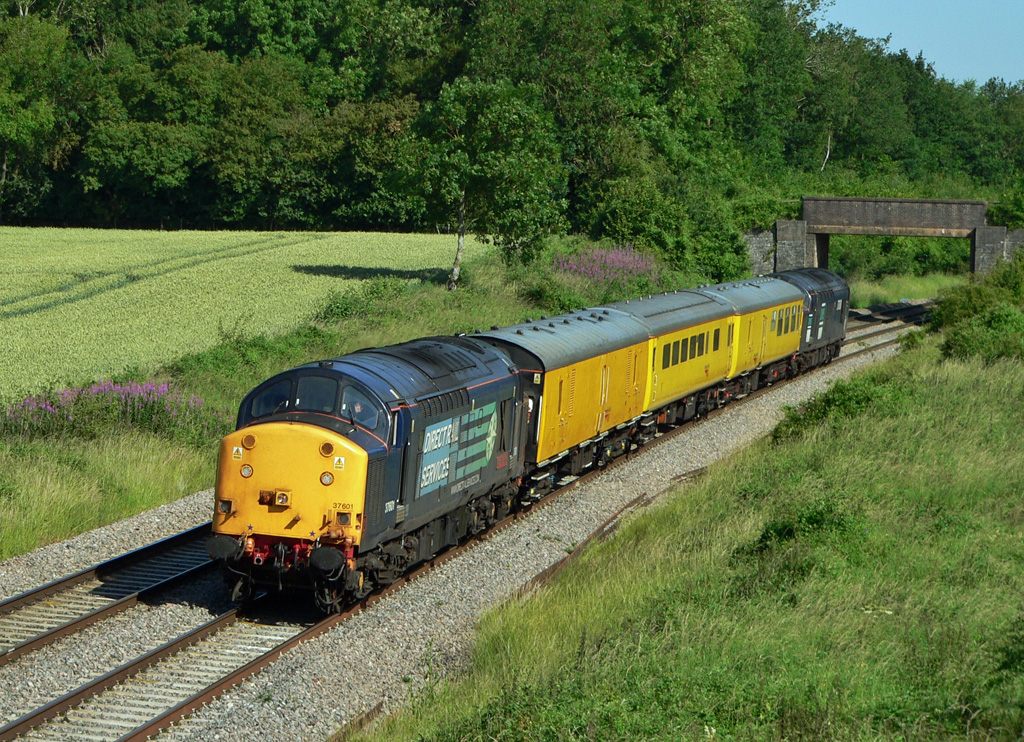 Nos37601 & 37038 at Croome