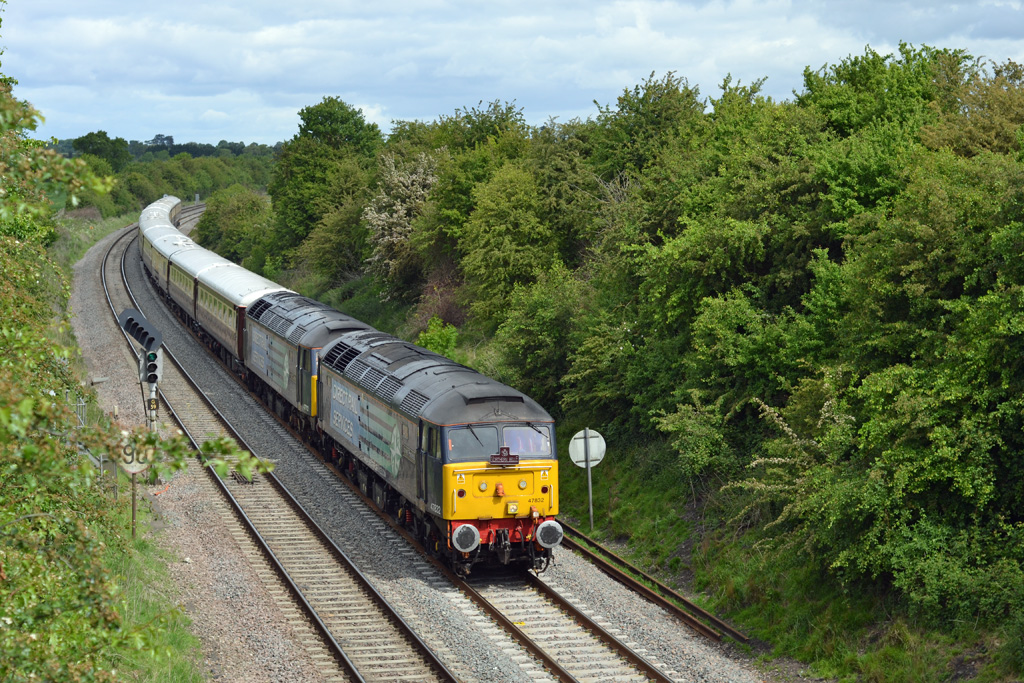 DRS Nos.47832 and 47712 at Abbotswood