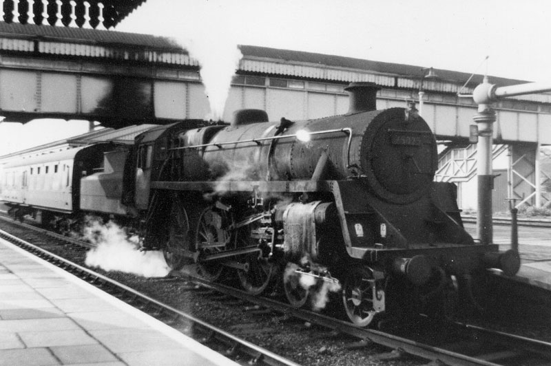 No.75025 at Honeybourne