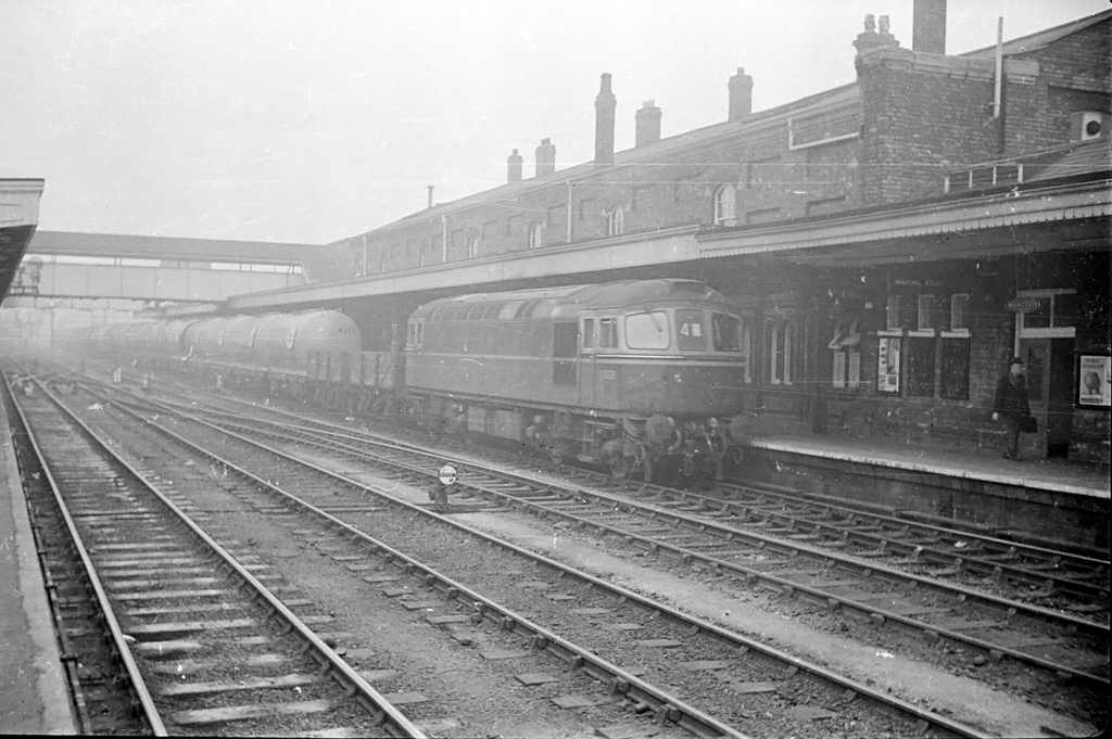 Class 33 at Worcester Shrub Hill